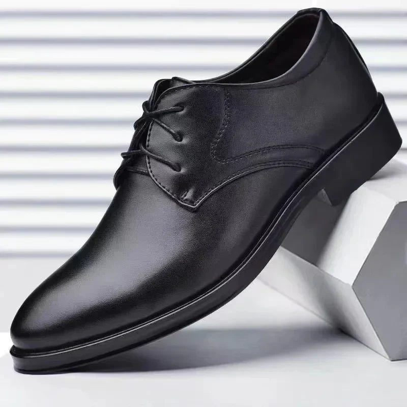 Grote smoking stijl formele lakschoenen