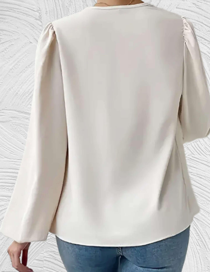 Athena - Witte top met lange pofmouwen en omslagmotieven - Miller-Mode