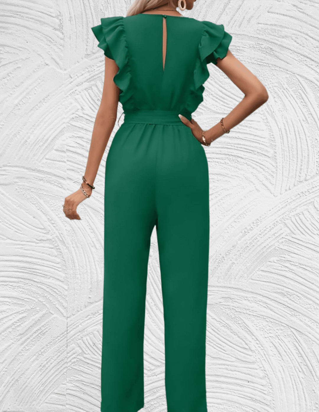 Esme - Mooi passende jumpsuit met lage v hals gegolfde zijmouwen en strikbanden aan de zijkant - Miller-Mode