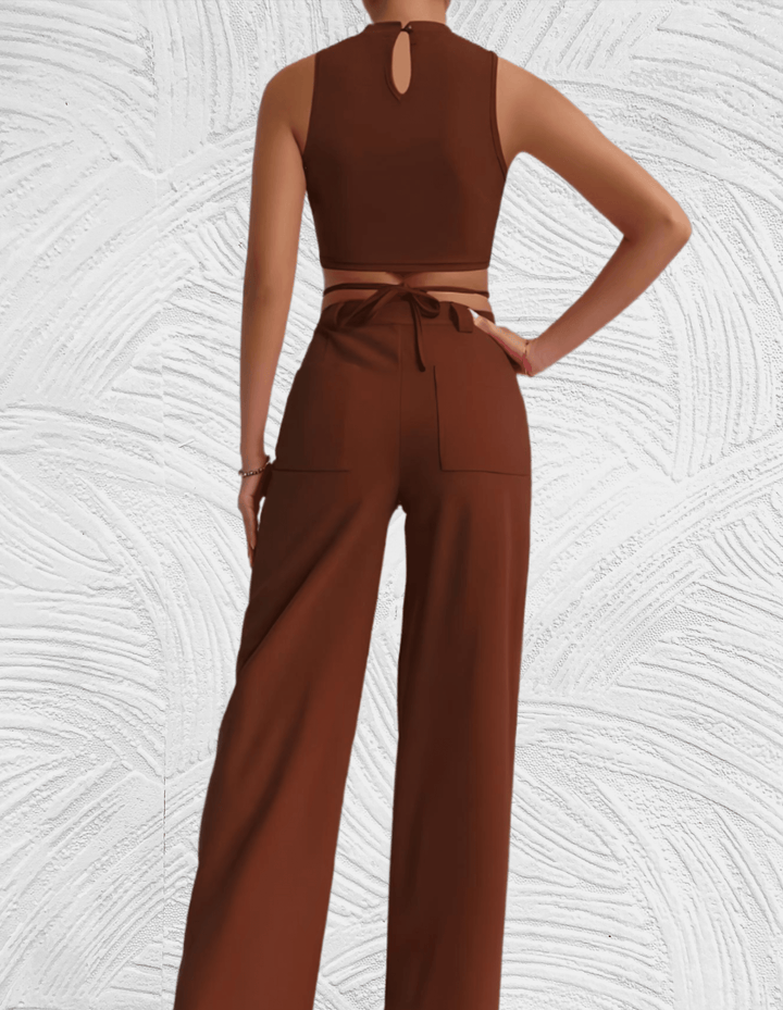 Salome - Slim fit 2-delige set met mouwloze en cropped top met x tie ontwerp met bijpassende broek met hoge taille - Miller-Mode